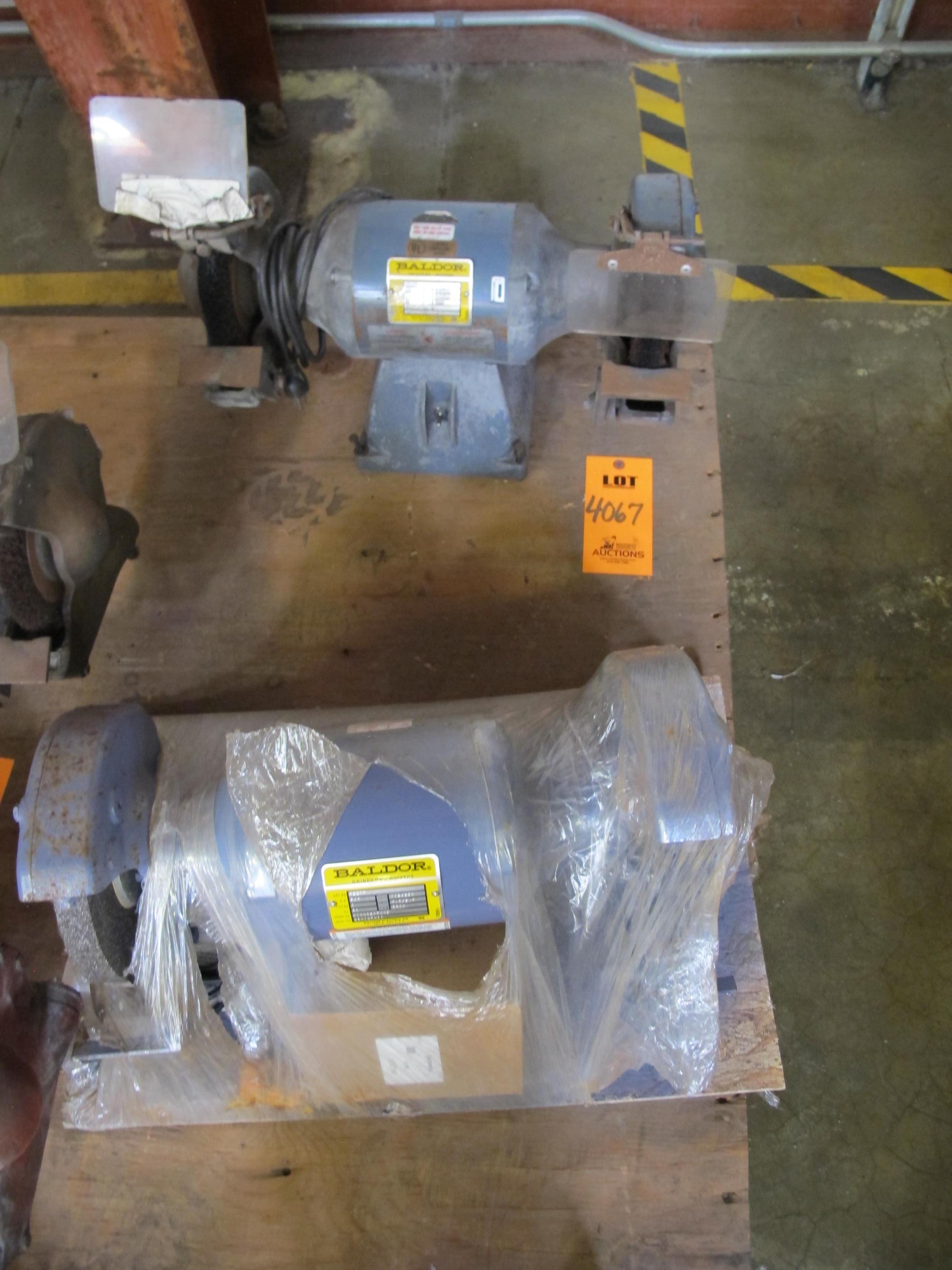 (2) BALDOR GRINDER/BUFFERS, CAT# 8250W, 3/4 HP, 1 PHASE, 115/230 V, 4.8/2.4 A, 3600 RPM. LOADING & HANDLING FEE $15-4067